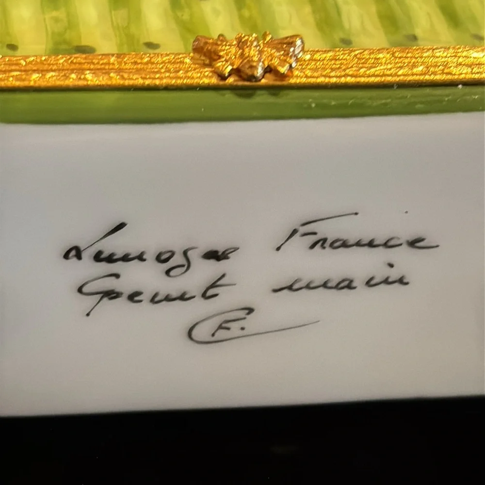 Limoges peint main "cat in flower bed" trinket box - Picture 2 of 9